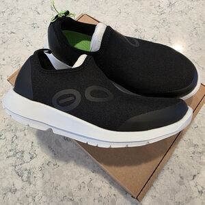 Oofos Women's OOmg Sport Low Recovery Shoe - White Black NIB